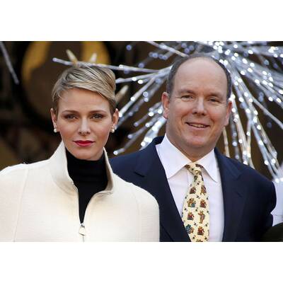 Albert & Charlène verteilen Geschenke