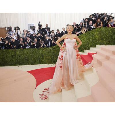Blake Lively mit Babybauch auf der Met Gala