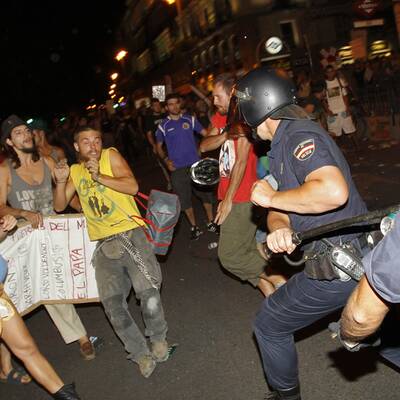 Die Polizei ging mit Schlagstöcken gegen die Demonstranten vor