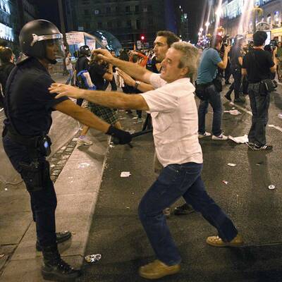 Die Polizei ging mit Schlagstöcken gegen die Demonstranten vor