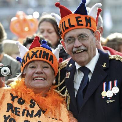 Ganz Amsterdam ist Orange und wartet auf König Willem-Alexander und Königin Maxima.