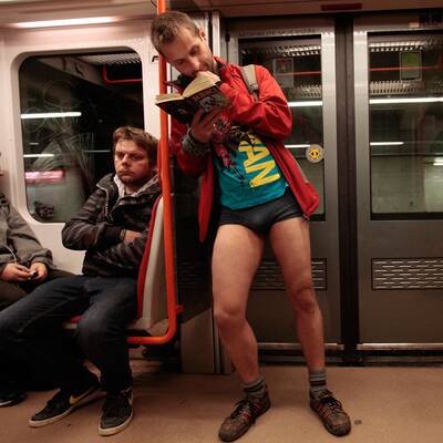 Hunderte lassen in der U-Bahn die Hosen runter