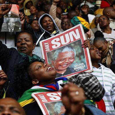 Tausende nehmen Abschied von Nelson Mandela