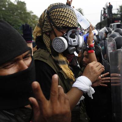 Demonstranten stürmen Regierungsgebäude in Bangkok