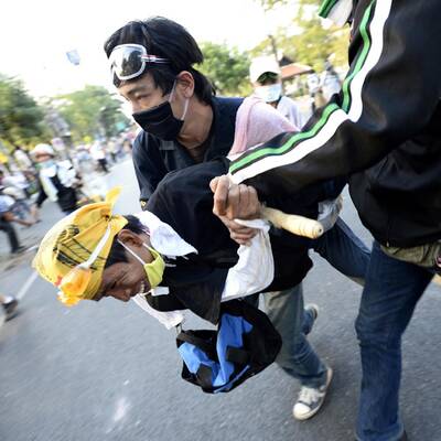 Szenen wie im Bürgerkrieg im Regierungsviertel von Bangkok