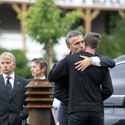 Stoltenberg besucht die Opfer