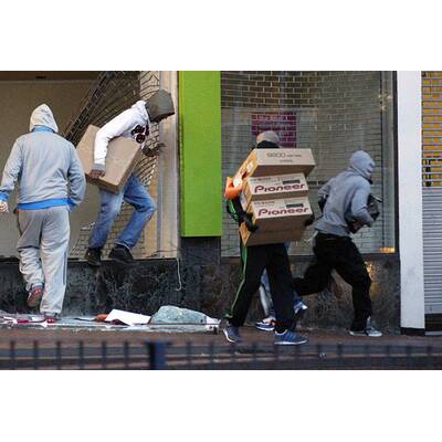 Krawalle in ganz England