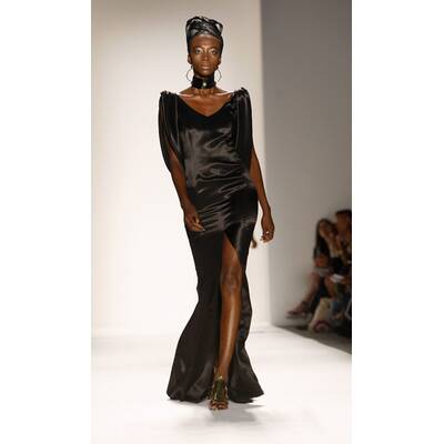 Kirstie Alley am Catwalk in NY