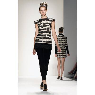 Kirstie Alley am Catwalk in NY