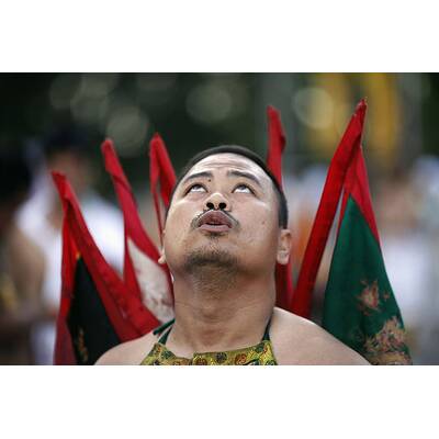 Horror-Szenen von Vegetarier-Fest auf Insel Phuket