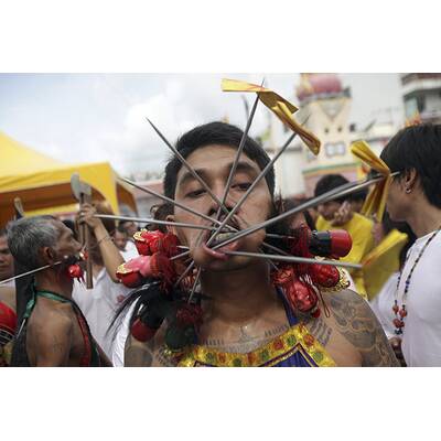 Horror-Szenen von Vegetarier-Fest auf Insel Phuket