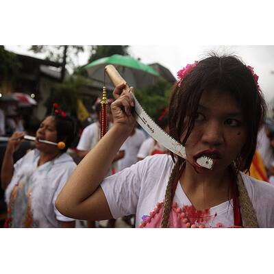 Horror-Szenen von Vegetarier-Fest auf Insel Phuket