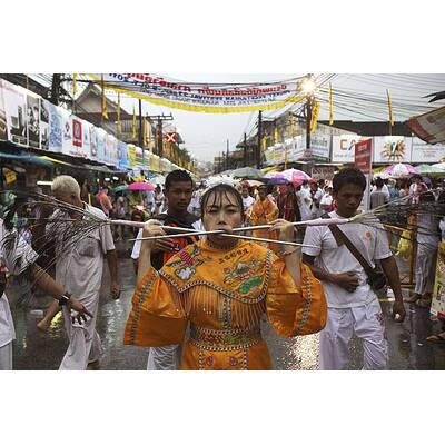 Horror-Szenen von Vegetarier-Fest auf Insel Phuket