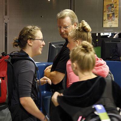 Familie Knox am Leonardo da Vinci-Flughafen in Rom