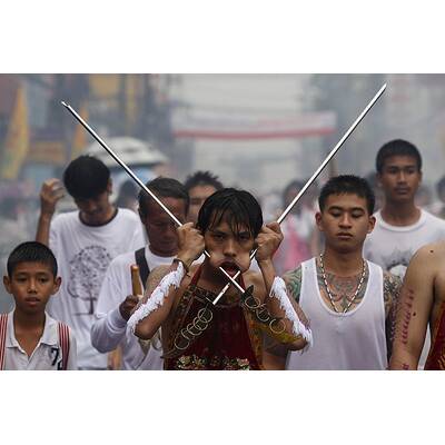 Horror-Szenen von Vegetarier-Fest auf Insel Phuket