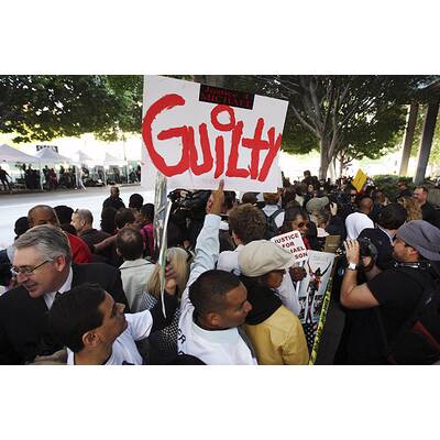 Jacksons Familie betritt das Gerichtsgebäude