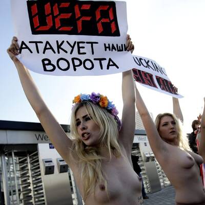 Nackt-Protest vor der EM-Auslosung