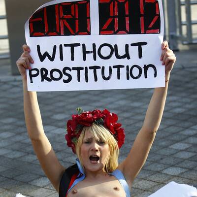 Nackt-Protest vor der EM-Auslosung