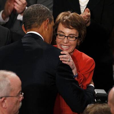 Mark Kelly macht First Lady Michelle Obama auf Schuss-Opfer Gabrielle Giffords aufmerksam