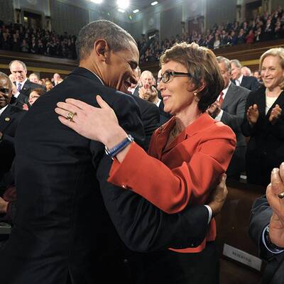 Mark Kelly macht First Lady Michelle Obama auf Schuss-Opfer Gabrielle Giffords aufmerksam