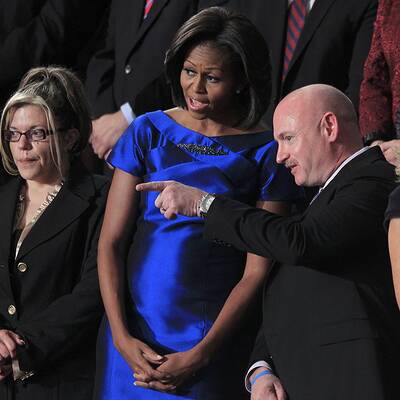 Mark Kelly macht First Lady Michelle Obama auf Schuss-Opfer Gabrielle Giffords aufmerksam