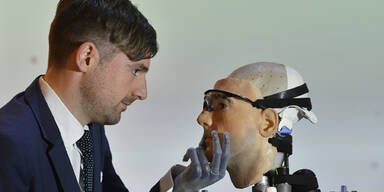 Erster menschlicher Roboter pr&auml;sentiert