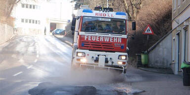 Feuerwehr Ried bei der Säureverdünnung