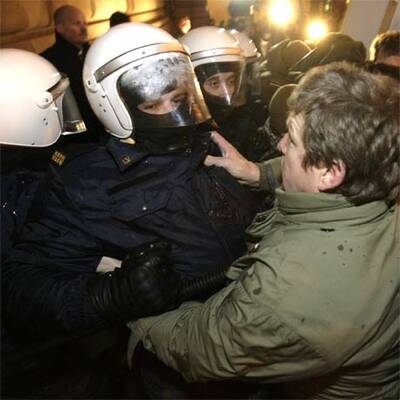 Tumulte bei Demo in Lettland