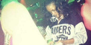 Rihanna twittert Fotos aus dem Strip-Club 