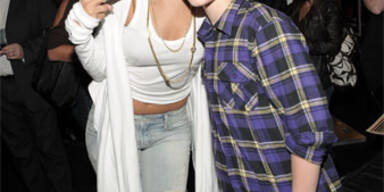 Rihanna schäkert mit Jungstar