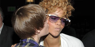 Rihanna schäkert mit Jungstar