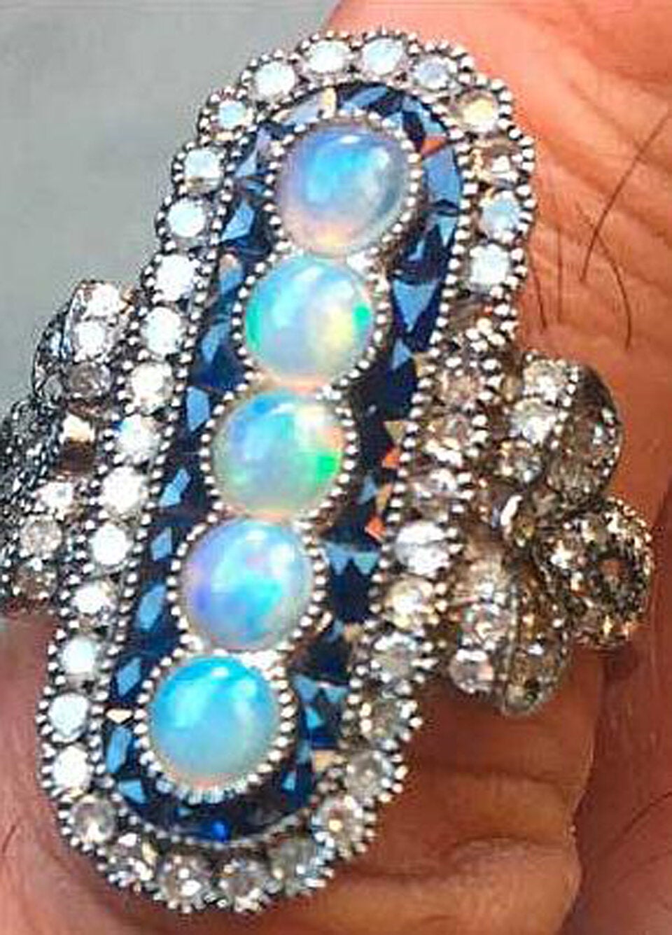 Polizei fahndet nach diesem Schmuck