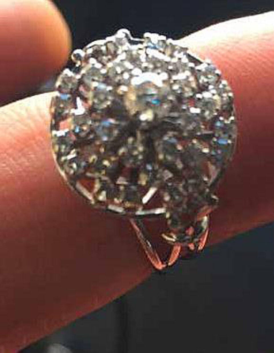 Polizei fahndet nach diesem Schmuck