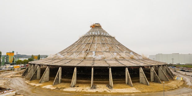 Hier wird das Rinterzelt gesprengt