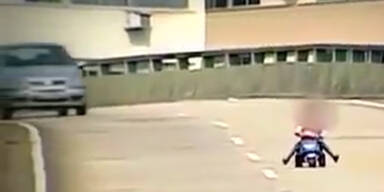 Rio: Kind spielt mitten auf der Autobahn