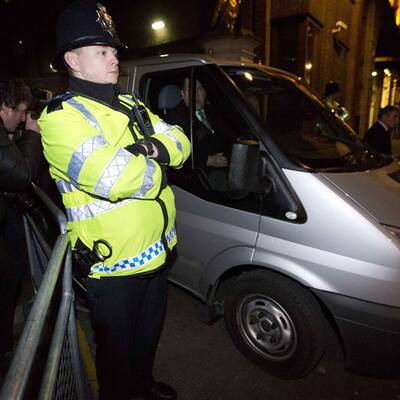 Hier wird ihr Leichnam aus dem Hotel gebracht