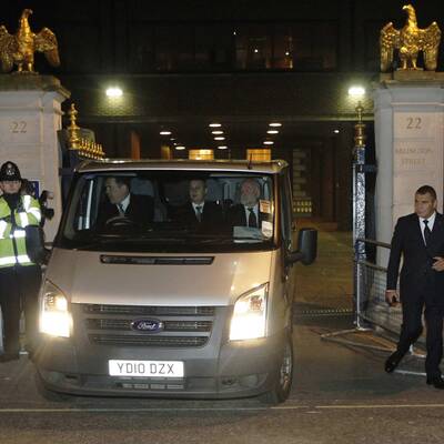 Hier wird ihr Leichnam aus dem Hotel gebracht