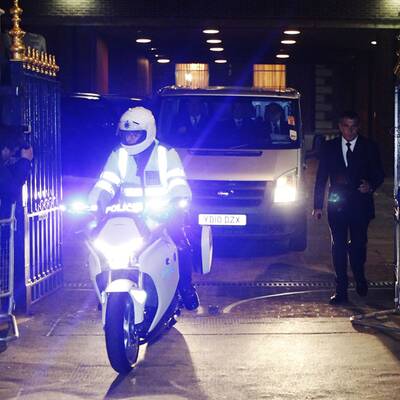 Hier wird ihr Leichnam aus dem Hotel gebracht