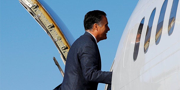 Mitt Romney auf dem Flughafen von Bedford, Ma.