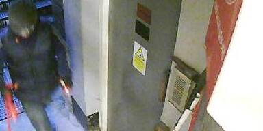 Millionenräuber rollen Beute in Mülltonne weg