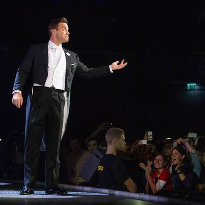 Robbie Williams swingt in der Stadthalle