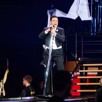 Robbie Williams swingt in der Stadthalle