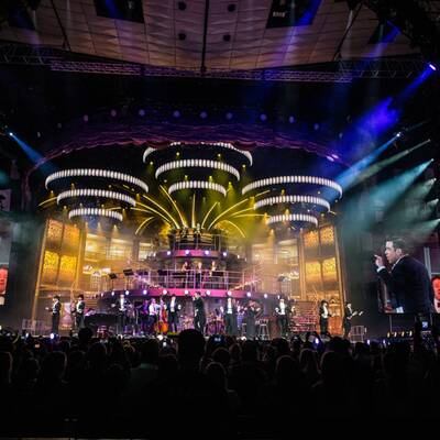 Robbie Williams swingt in der Stadthalle