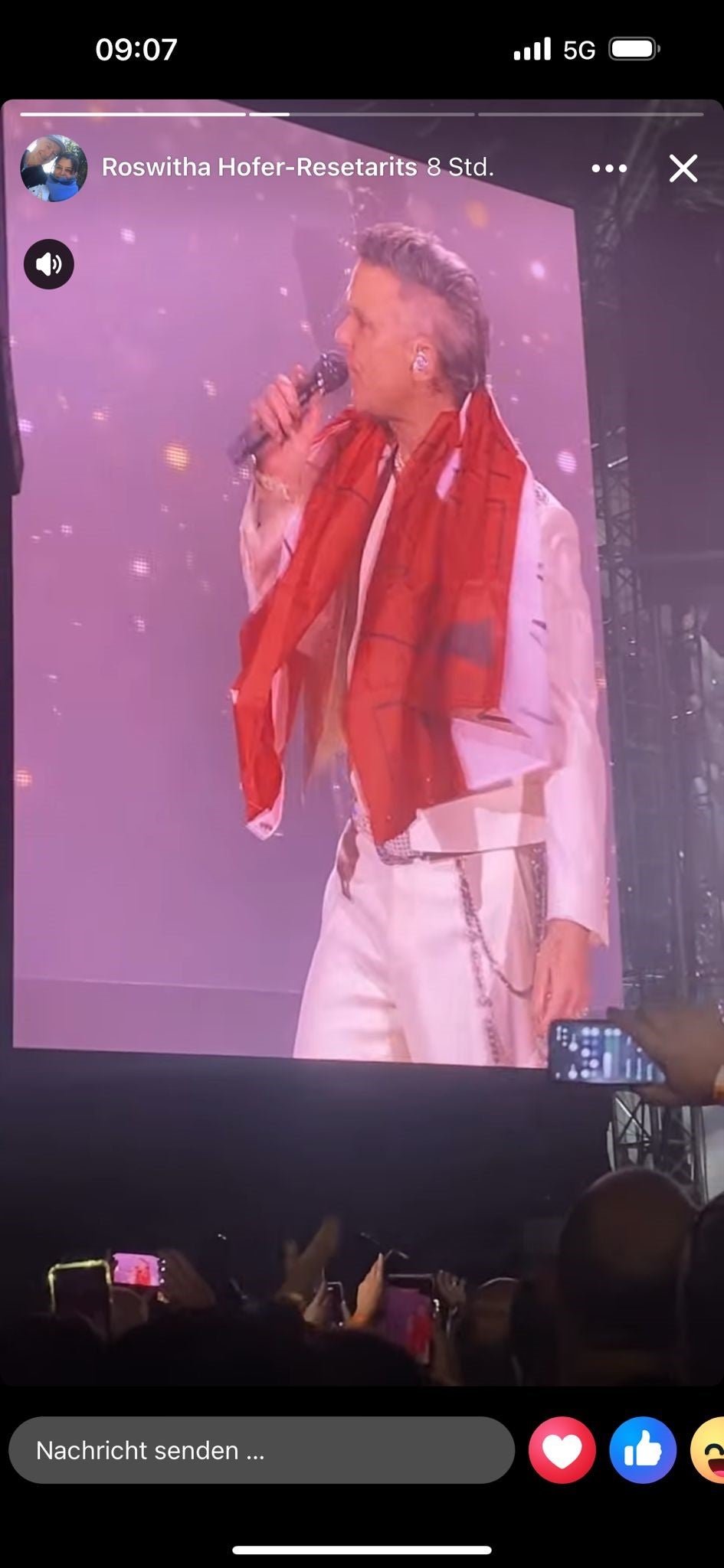 Robbie mit Österreich-Fahne