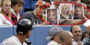 Baseball-Fans veralbern Madonnas Lover