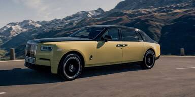 Der aktuelle Rolls-Royce Phantom wird seit 2018 hergestellt. Der „Goldfinger“ ist eine Version mit verlängertem Radstand und einem kräftigen V12-Motor, der 571 PS leistet.&nbsp;