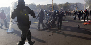 Krawalle bei Streik-Welle in ganz Europa 