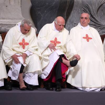 Papst Benedikt XVI: Rituelle Fußwaschung in Rom 