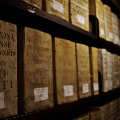 Rihanna - Queen of Downloads