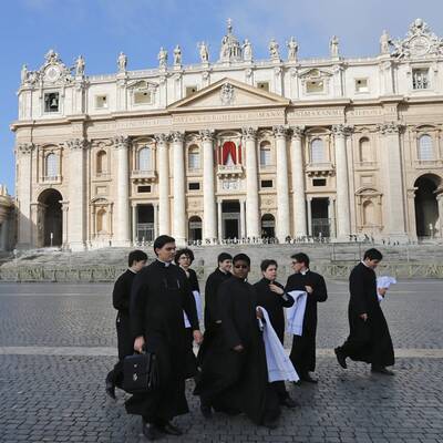 Kardinäle treffen zum Konklave zusammen